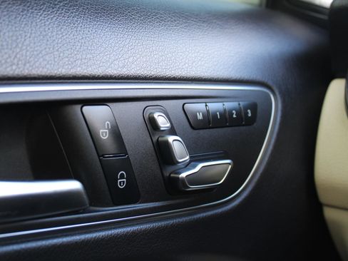 Used 2019 Mercedes-Benz GLA 250 4MATIC image 25