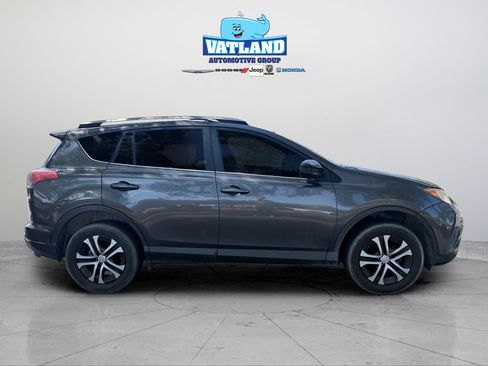 Used 2018 Toyota RAV4 LE FWD image 6