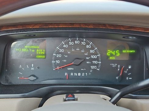 Used 2001 Lincoln Town Car Signature image 17