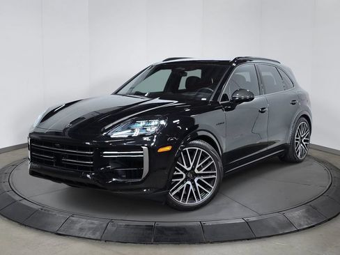 Certified 2026 Porsche Cayenne Turbo AWD/4WD image 1