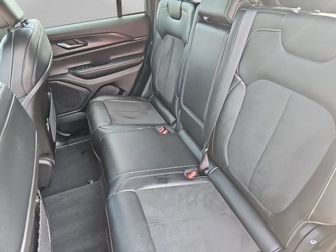 Used 2023 Jeep Grand Cherokee Altitude RWD image 33