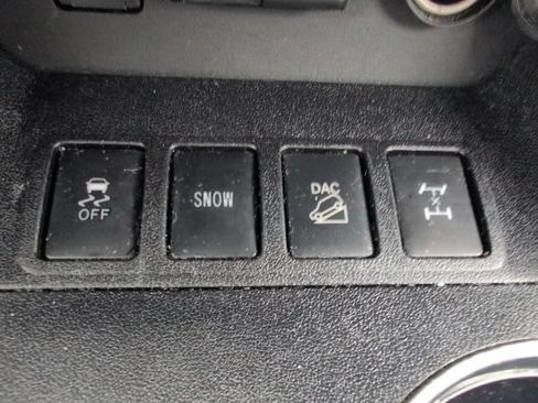 Used 2019 Toyota Highlander SE AWD/4WD image 27