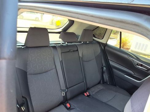 Used 2019 Toyota RAV4 XLE AWD/4WD image 17