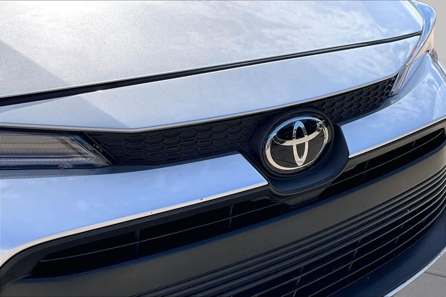 Used 2025 Toyota Corolla LE FWD image 30