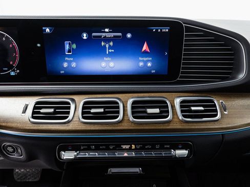 Used 2025 Mercedes-Benz GLE 450 4MATIC w/ AMG Line Exterior image 16