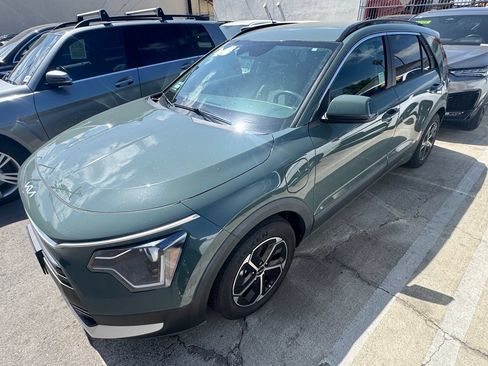 Used 2023 Kia Niro EX FWD image 2