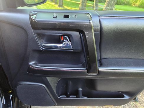Used 2015 Toyota 4Runner Trail Premium AWD/4WD image 32