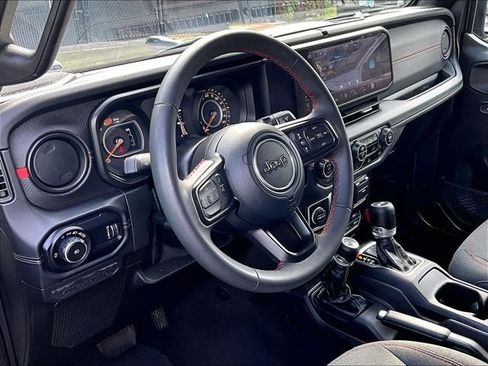 Used 2024 Jeep Wrangler Unlimited Rubicon AWD/4WD image 14