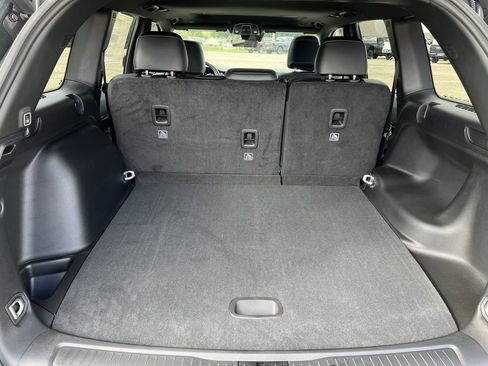 New 2025 Jeep Grand Cherokee Altitude image 19