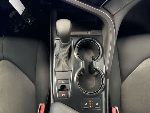 Used 2020 Toyota Camry LE image 31