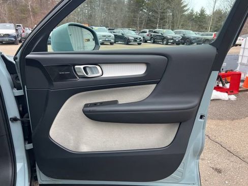 Used 2019 Volvo XC40 T5 Momentum image 14