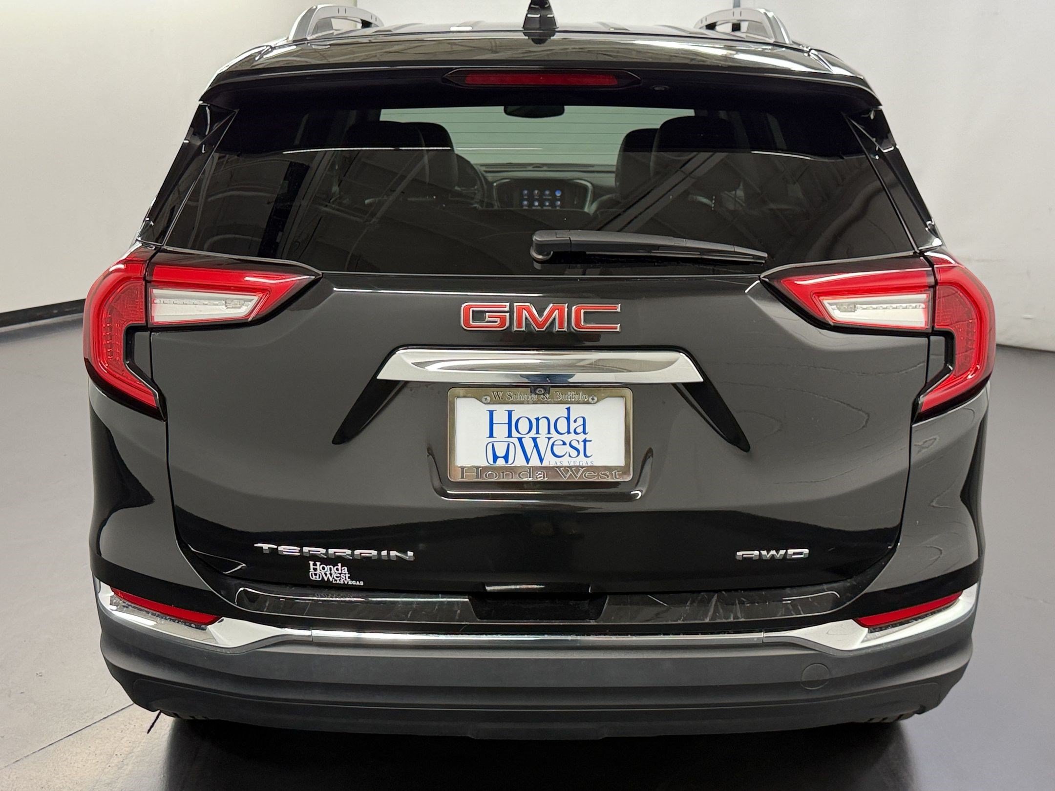 Used 2024 GMC Terrain SLT AWD/4WD image 10