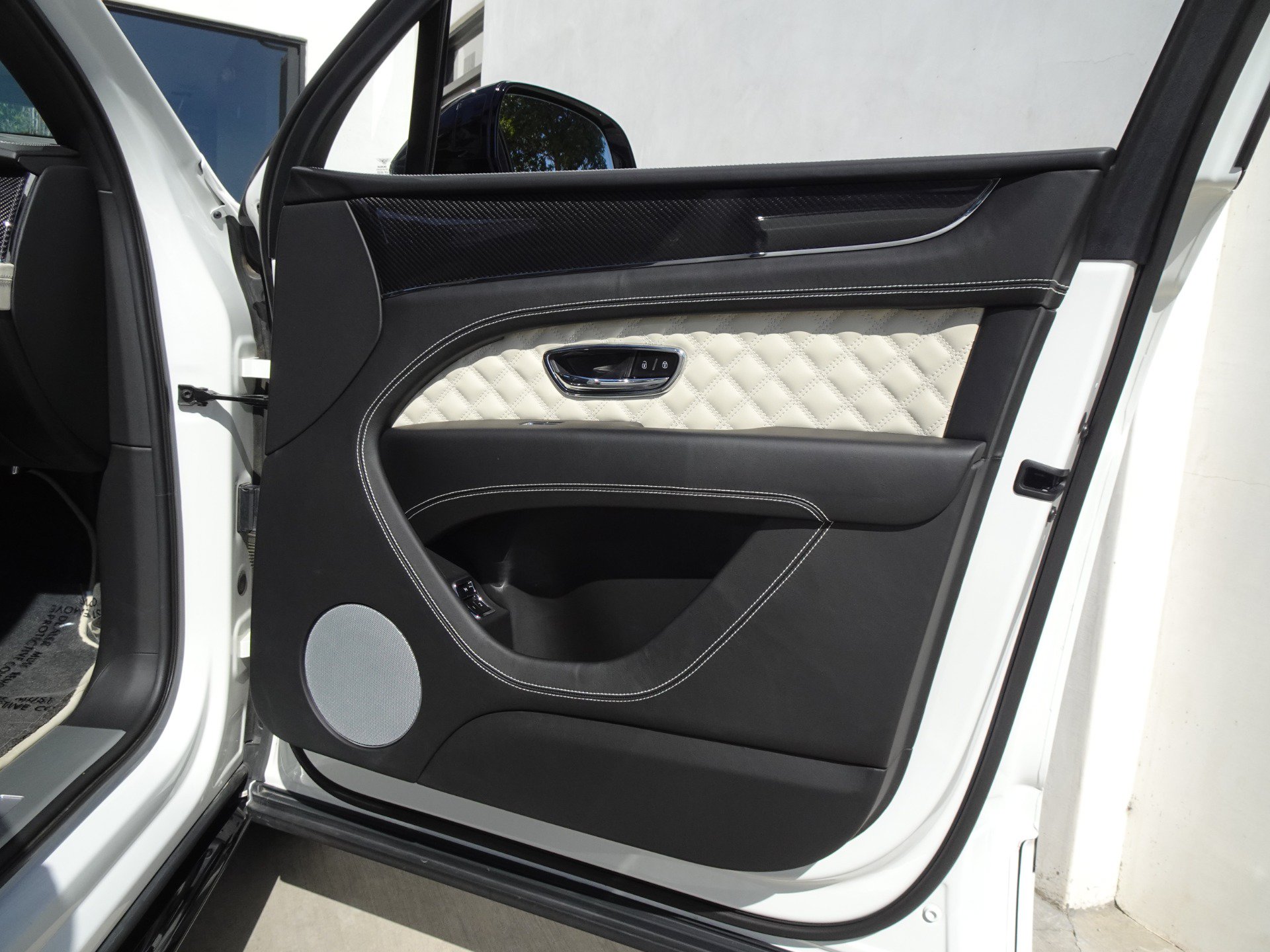 Used 2022 Bentley Bentayga AWD/4WD image 20