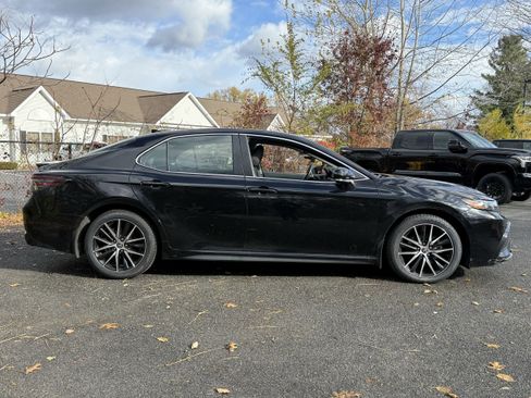 Used 2023 Toyota Camry SE image 11