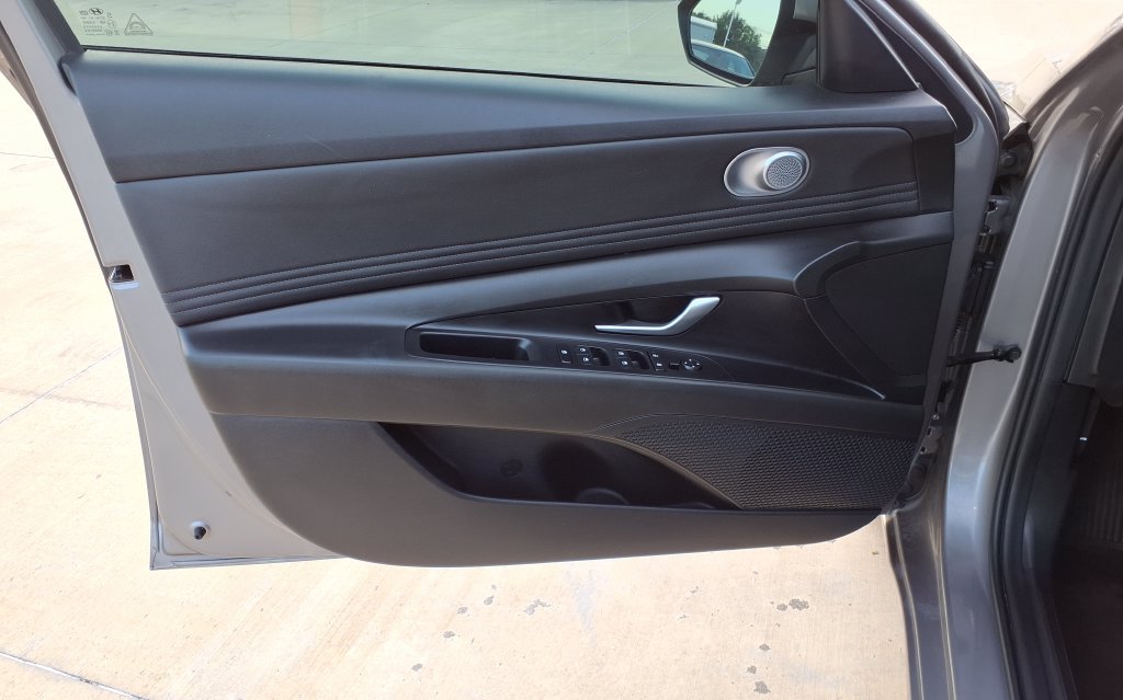 Used 2023 Hyundai Elantra SEL w/ Convenience Package FWD image 10