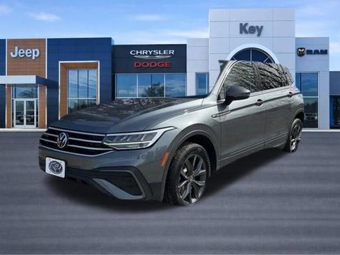 Used 2022 Volkswagen Tiguan SE AWD/4WD image 2