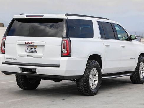 Used 2020 GMC Yukon XL SLT image 5