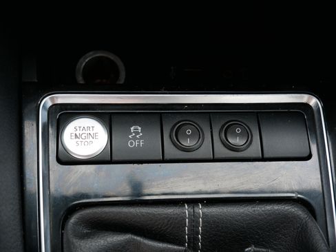 Used 2016 Volkswagen Jetta Sport FWD image 30