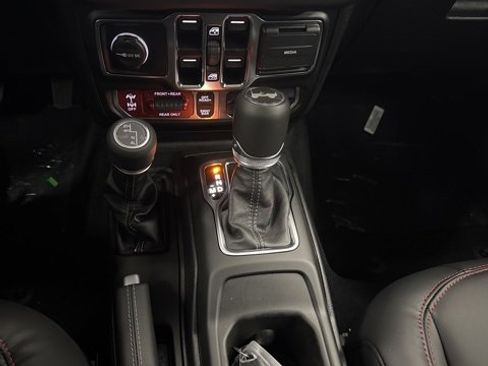 Used 2025 Jeep Wrangler Unlimited Rubicon image 4