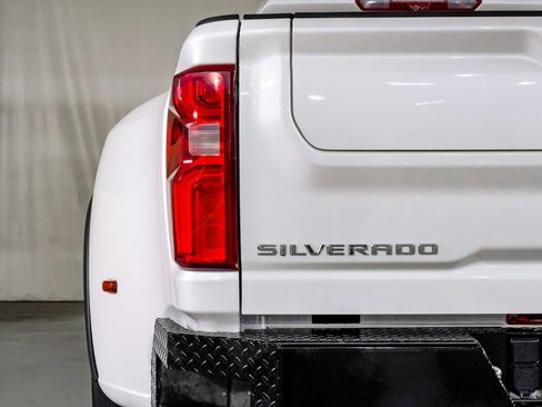 Used 2025 Chevrolet Silverado 3500 High Country w/ High Country Premium Package AWD/4WD image 43