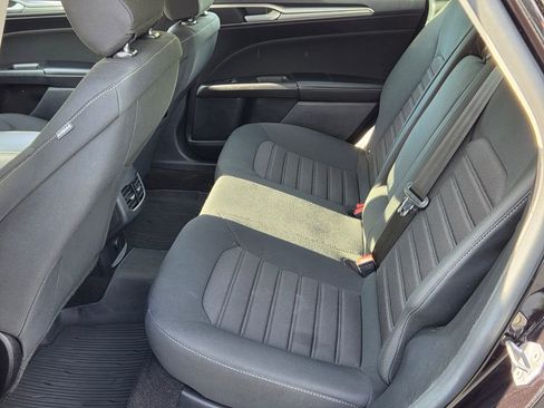 Used 2020 Ford Fusion SE FWD image 11