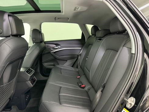 Certified 2022 Audi e-tron Premium w/ Convenience Plus Package image 28