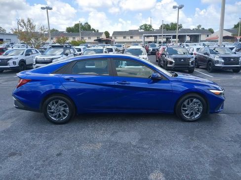Used 2024 Hyundai Elantra SEL FWD image 5