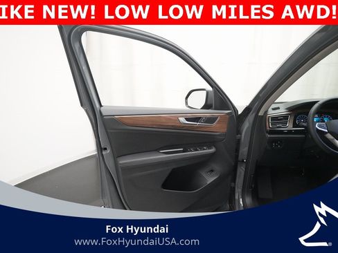 Used 2025 Volkswagen Atlas SE image 28