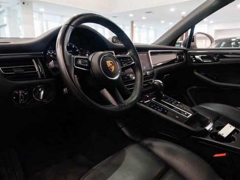 Used 2022 Porsche Macan w/ Premium Package Plus AWD/4WD image 19