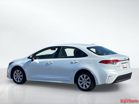 Certified 2025 Toyota Corolla LE FWD image 5