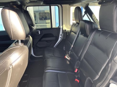 Used 2022 Jeep Wrangler Unlimited Sahara image 9