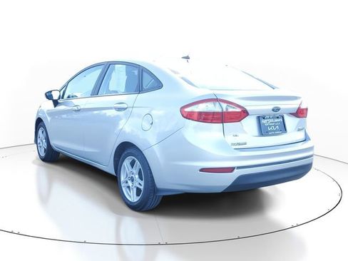 Used 2017 Ford Fiesta SE image 4