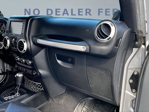 Used 2014 Jeep Wrangler Unlimited Rubicon w/ Dual Top Group AWD/4WD image 25