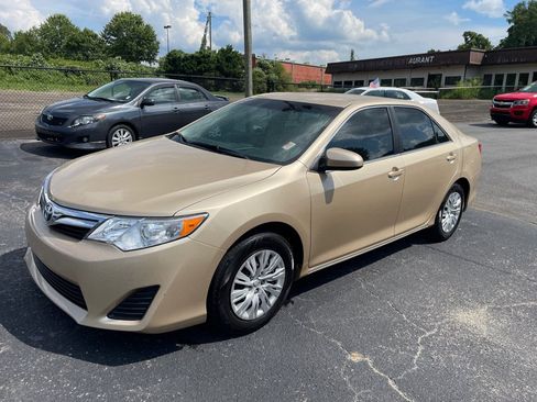 Used 2012 Toyota Camry LE FWD image 2