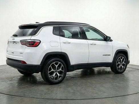 Used 2025 Jeep Compass Limited AWD/4WD image 9