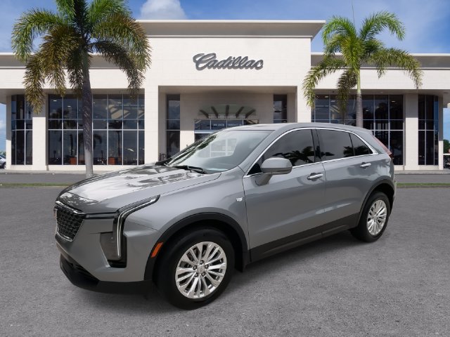 Used 2024 Cadillac XT4 Luxury w/ Cold Weather Package FWD image 6