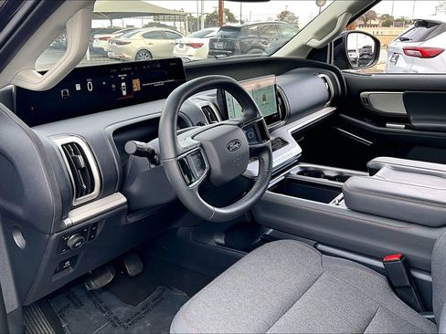 Used 2025 Ford Expedition Max Active AWD/4WD image 17