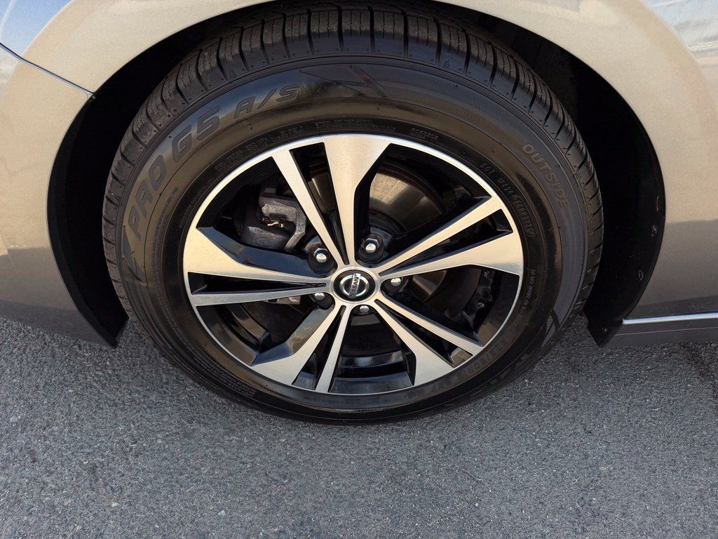 Used 2022 Nissan Sentra SV FWD image 9