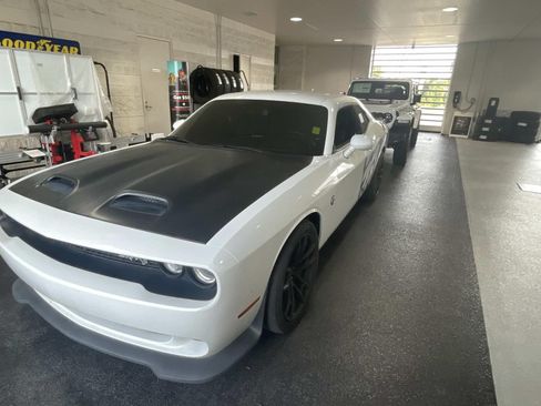 Used 2023 Dodge Challenger SRT Hellcat RWD image 3