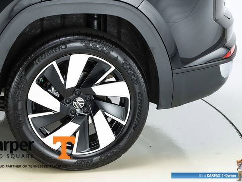 Used 2025 Volkswagen Atlas Cross Sport SE w/ Panoramic Sunroof Package image 6