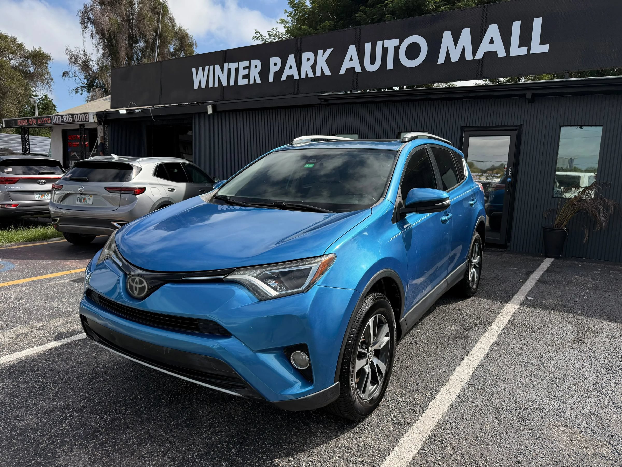 Used 2017 Toyota RAV4 XLE FWD image 1