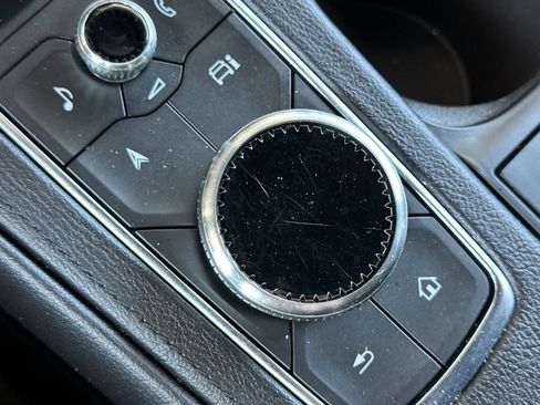 Used 2024 Cadillac XT4 Premium Luxury image 33