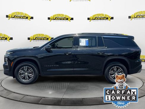 Used 2025 Chevrolet Traverse LT FWD image 2