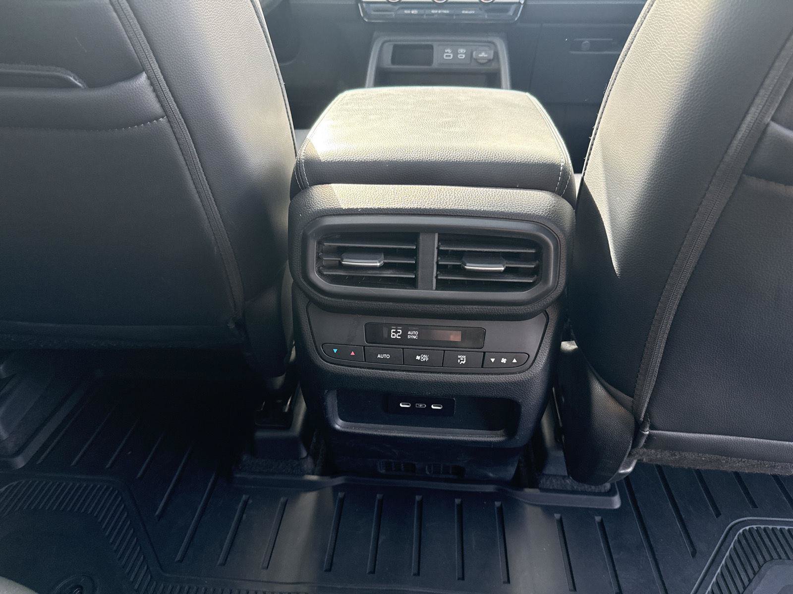 Used 2024 Honda Pilot Touring image 27