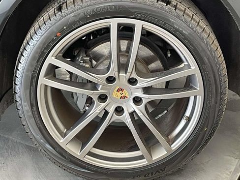 Certified 2023 Porsche Cayenne S Platinum AWD/4WD image 12
