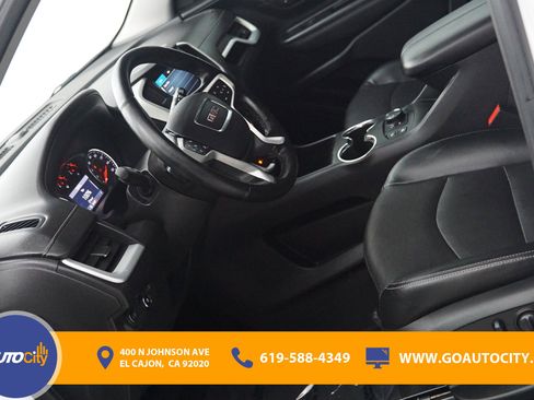 Used 2023 GMC Terrain SLT image 9