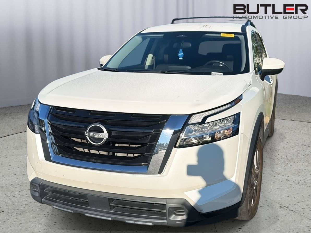 Used 2022 Nissan Pathfinder SV FWD image 3