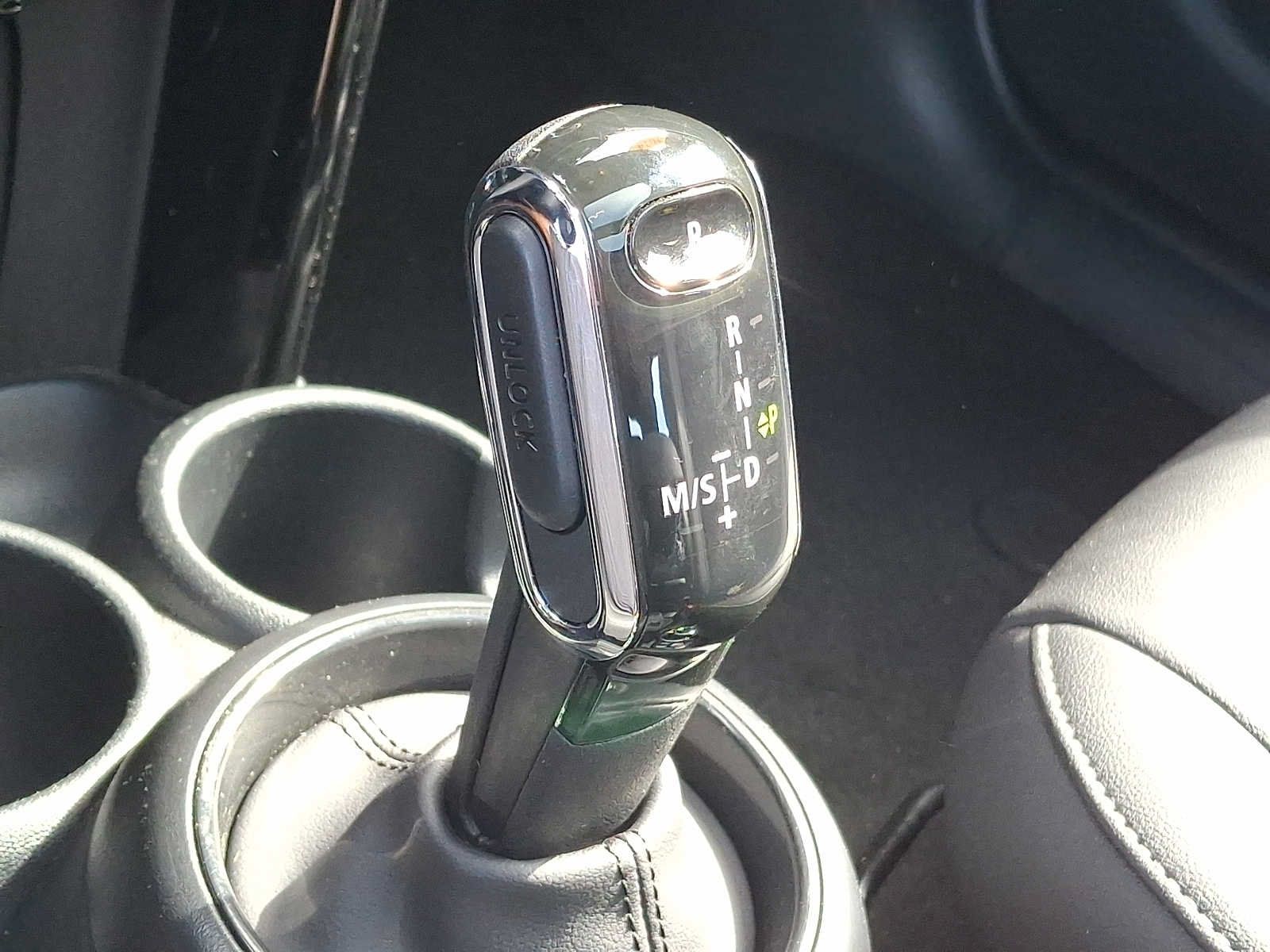 Used 2024 MINI Cooper 4-Door Hardtop FWD image 13