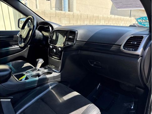 Used 2021 Jeep Grand Cherokee Laredo X image 12