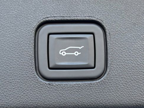 Used 2024 Cadillac Lyriq Sport RWD image 31